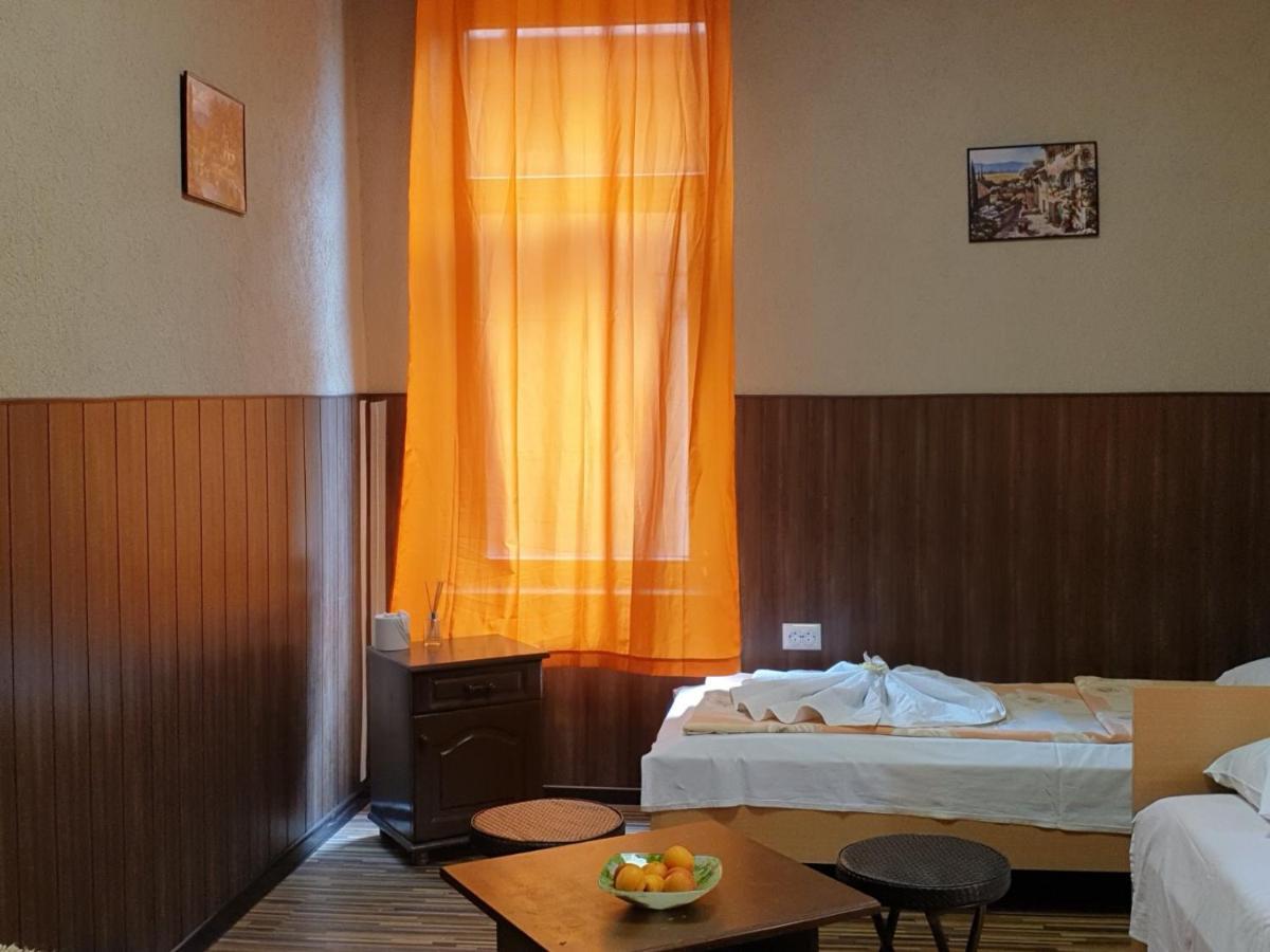 Km!Sofia - Стаи За Гости Buitenkant foto